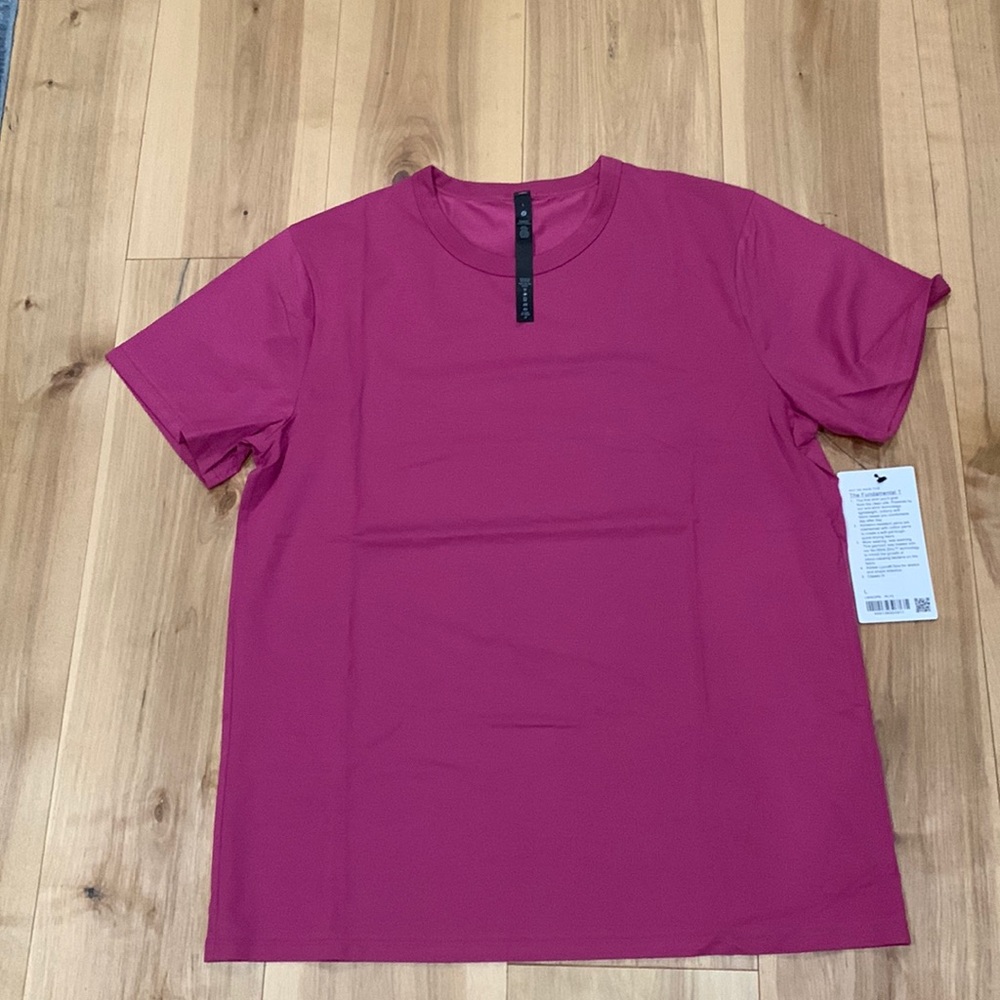 Lulu Lemon fundamental tee